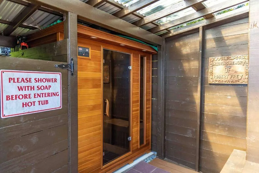 Waterfall House With Ocean Views In Haiku, Maui Huelo Villa