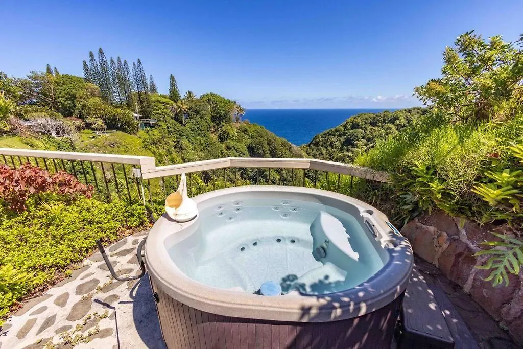 Villa Waterfall House With Ocean Views In Haiku, Maui Huelo